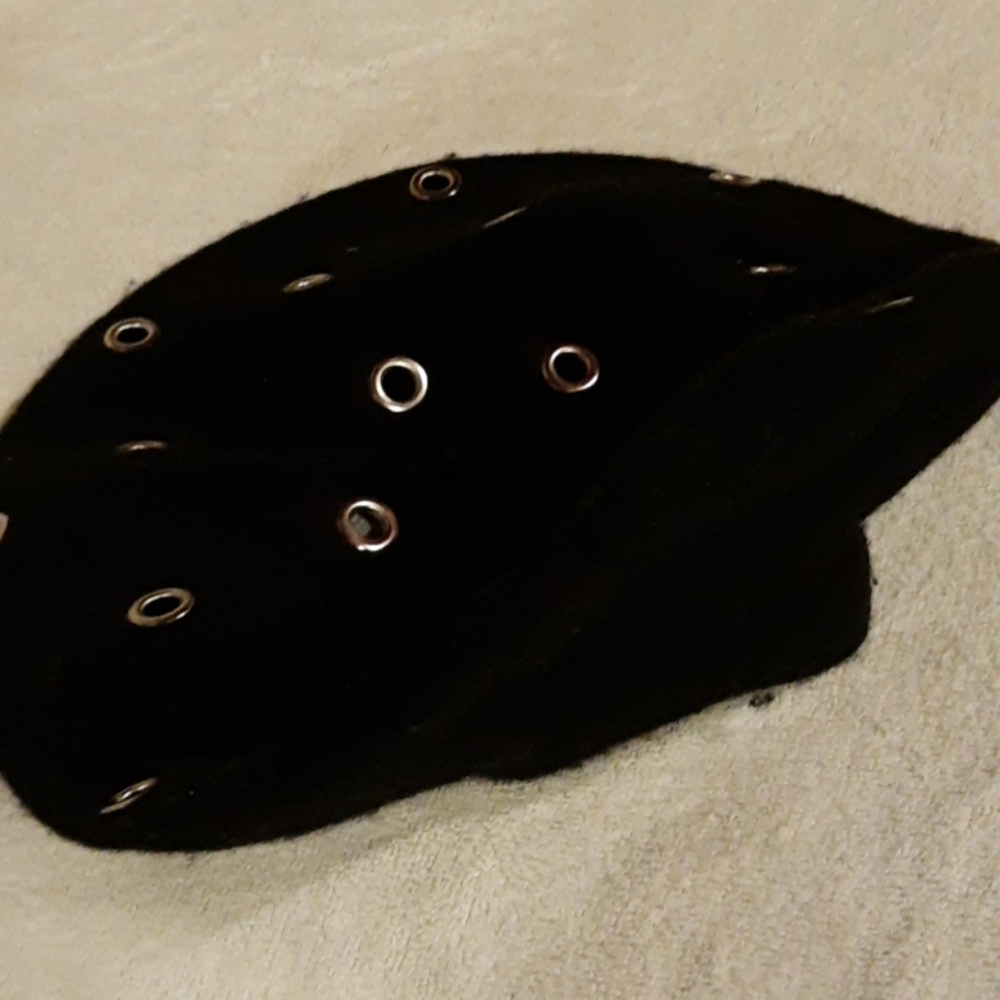 Black wool beret